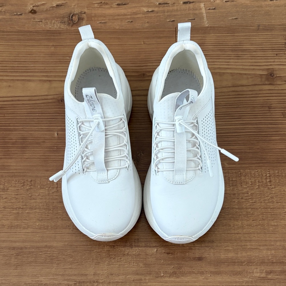 Clove White Women’s Classic Sneakers in Brilliant White - Picture 2 of 11